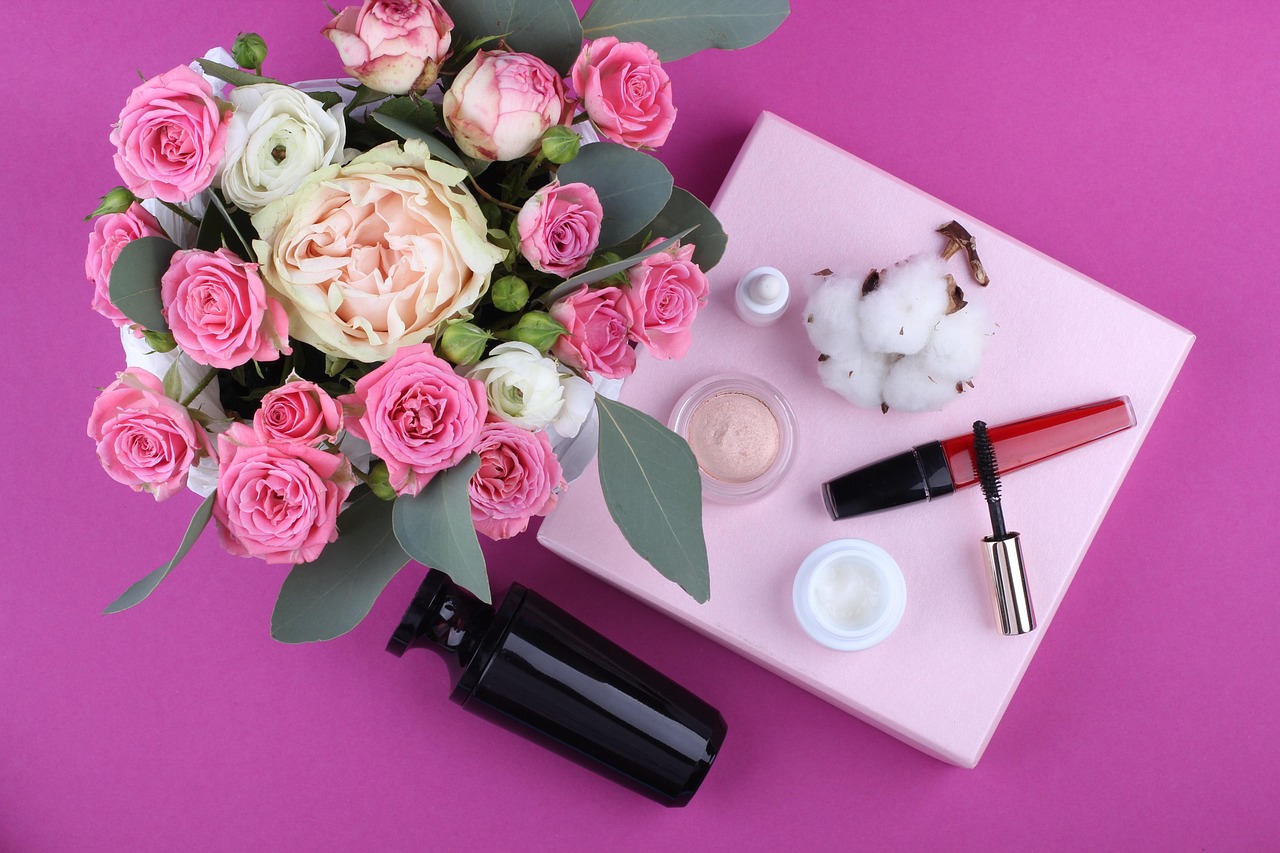 Minimal skincare product image for niacinamide and sensitive skin article